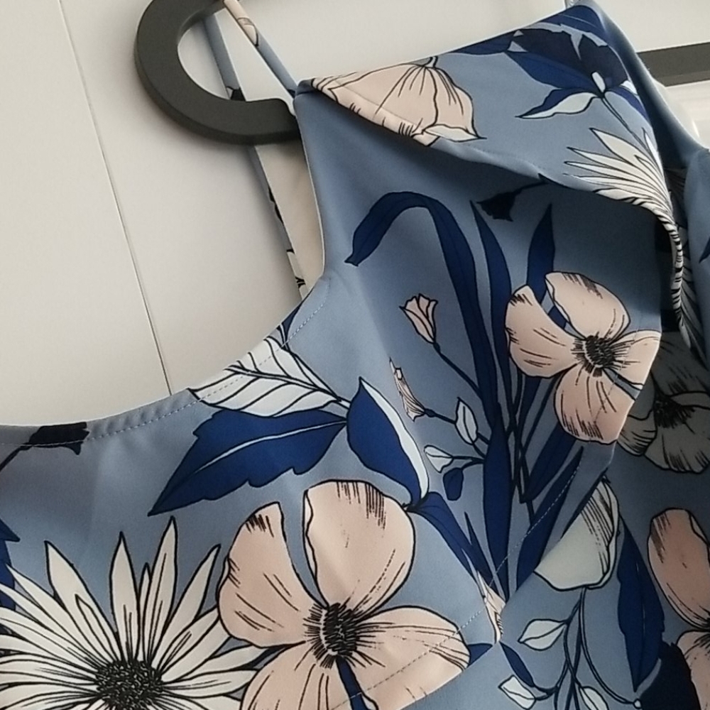 Dress - Picture 2 of 2